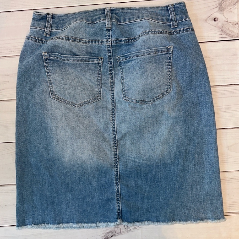 West Sport denim skirt in a size 2 
Spring Summer Office Church Dressy Casual✨ - Picture 2 of 6